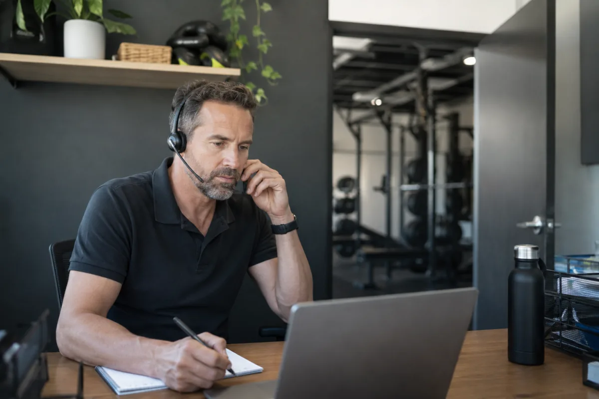 Studio manager discussing a software support issue